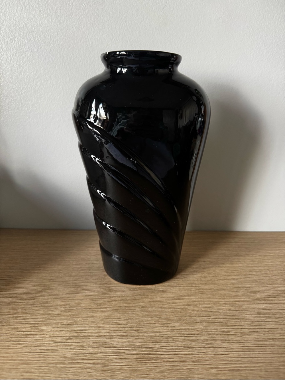 Black Gloss Ceramic Vase with Spiral Accent - Unbranded